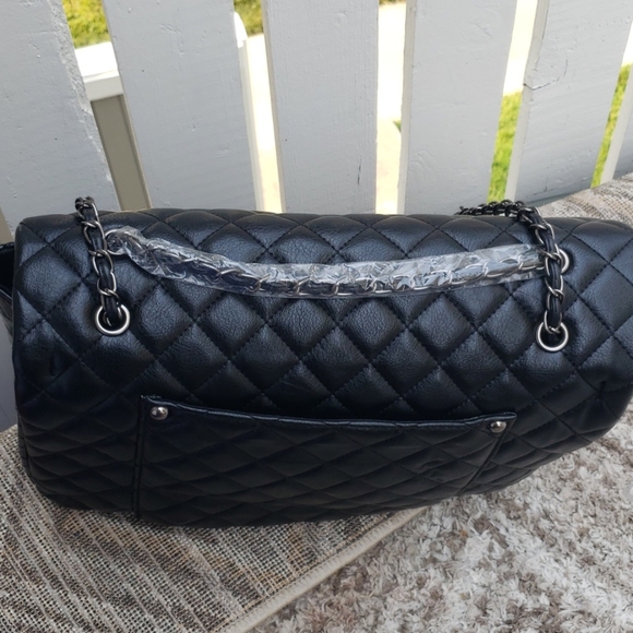 Large Quilted Leather Capacity Travel ShoulderBag - Picture 13 of 16